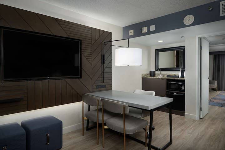 Room 32 of 101