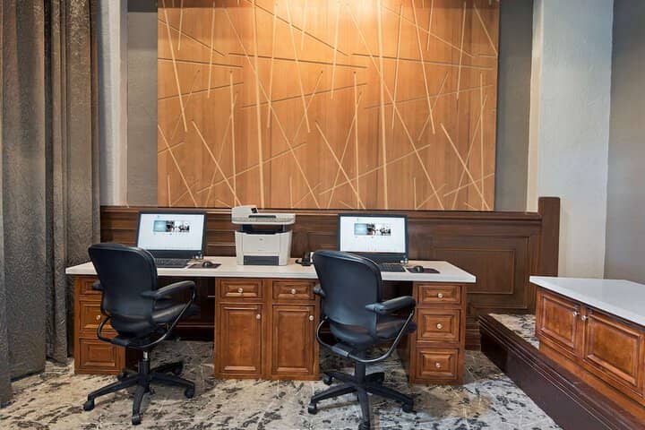 Business Center 91 of 101